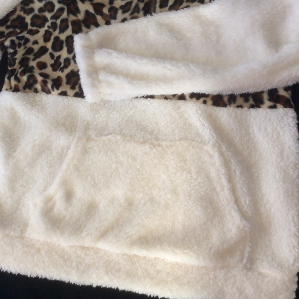 NWOT Soft Leopard Youth 1/2 Zip, Sz L(18-20) - Picture 7 of 8
